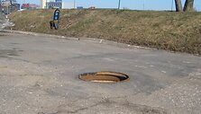 Metalo vagys vėl gundosi &scaron;ulinių dangčiais.