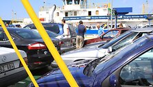 Geriausiomis vasaros dienomis keltai per Kur&scaron;ių marias į Smiltynę perkeldavo apie 2500 automobilių. 