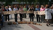 Klaipėdoje penktadienį prie&scaron; numatytą taupymo programą mitingavo Žemaitijos pedagogai.