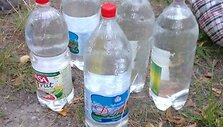 Naminukė buvo supilstyta į plastiko butelius.