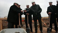 Simbolinėje kapsulėje įdėtas lai&scaron;kas ateities kartoms.