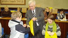 Klaipėdos pradinukai su didžiausiais burlaiviais susipažins spalvinimo knygelėse. Jas i&scaron;dalino R.Tara&scaron;kevičius.