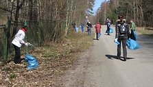 Pajūrį tvarkę klaipėdiečiai į mai&scaron;us dažniausiai krovė butelius. 