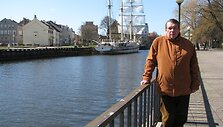 Buriavimo mokyklos vadovas R.Dargis piktinasi, kad vaikams uostamiestyje nebeliko kur mokytis buriuoti. 