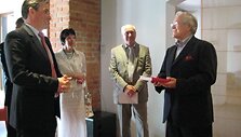D.Geringas (de&scaron;inėje) tapo iniciatyvinės teatro statytojų grupės garbės nariu.