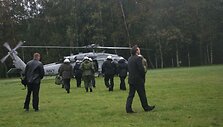 Prezidentė su delegavija į JAV karinį laivą skrido sraigtasparniu &bdquo;Black Hawk&ldquo;.  