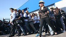 Ketvirtadienį krik&scaron;tyti Socialinių mokslų kolegijos studentai turėjo apsirengti jūrine tematika. Tačiau žiaurių i&scaron;bandymų jiems neteko patirti. 