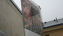 Saulės laikrodžio idėją i&scaron;vystė J.&Scaron;ik&scaron;nelis, o įgyvendinti padėjo A.Kliukas, R.Klimavičius ir R.Martinkus. 