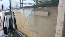 Sekmadienio naktį Klaipėdoje automobiliu įvažiuota į kavinės vidų. 