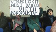 Lėbartų kapinėse gėlėmis prekiaujantys žmonės pasiryžę kovoti dėl savo darbo vietų.