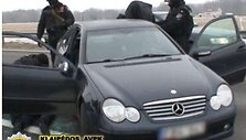 Operacijos metu per jėgą pateko į automobilio vidų, nes įtariamiej prie&scaron;inosi.