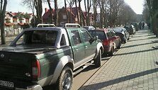 Į Palangą suvažiavę poilsiautojai automobiliais užgrūdo gatves. Dauguma jų net pamir&scaron;o, jog automobilių statymas - apmokęstintas.