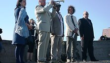 Festivalis oficialiai pradėtas Klaipėdos Piliavietėje trimito garsais.