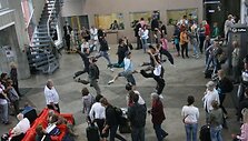 Geležinkelio stotyje keleivių laukė staigmena - netikėtas baleto trupės pasirodymas.