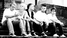 Scenoje klausytojai i&scaron;vys grupę &bdquo;Arbata&ldquo;. 