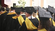 Absolventai, tik ką gavę diplomus, liepą i&scaron;augino bedarbystės rodiklius.