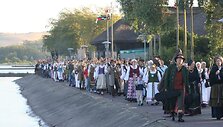 Nidoje Joninių savaitgalį rengiamas folkloro festivalis.
