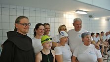 Plaukikai prisidėjo prie labdaringo renginio. 