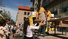 Miesto svečiams ir klaipėdiečiams &scaron;e&scaron;tadienį bus i&scaron;dalinta beveik 400 litrų žuvienės.