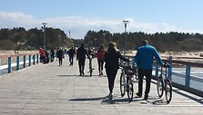 Palangoje savaitgalį nestigo svečių: žmonės drąsiau keliavo, lankė kavines ir pramogavo.  