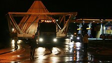 Stambiagabaritis krovinys Klaipėdos gatvėmis buvo gabenamas vėlyvą naktį, kad netrukdytų eismui. 