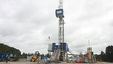 Syderiuose pirmadienį oficialiai pradėti gręžimo darbai, po kurių paai&scaron;kės, ar &scaron;i vieta tinkama milžini&scaron;kai suskystintų gamtinių dujų saugyklai po žeme įrengti.