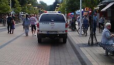 Palangos pareigūnai patikino, kad &scaron;itaip statydami automobilį policininkai nepažeidė jokių taisyklių, nes J.Basanavičiaus gatvėje nėra dviratininkų tako.