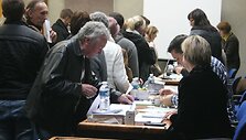 Klaipėdos savivaldybės posėdžių salėje nusidriekė eilė rinkėjų, panorusių i&scaron; anksto pareik&scaron;ti savo valią. 