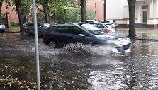Kai kurios gatvės, i&scaron;kritus dideliam kritulių kiekiui, Klaipėdoje plaukė
