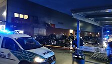 Prie &bdquo;Lidl&ldquo; parduotuvės Klaipėdoje užsiliepsnojo automobilis.