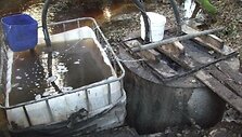 Du Plungės rajono gyventojai mi&scaron;ke įrengė naminės degtinės daryklą. 