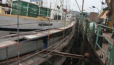 &bdquo;Meridianas&ldquo; &scaron;iuo metu i&scaron;keltas i&scaron; vandens ir remontuojamas &bdquo;Klaipėdos laivų remonto&ldquo; įmonės doke. 