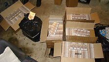 Plungi&scaron;kis taksistas gabeno kontrabandines cigaretes, kurių vertė galėjo siekti apie 75 tūkst. Lt.