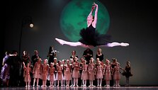 Tarptautinės &scaron;okio dienos i&scaron;vakarėse Klaipėdos valstybinio muzikinio teatro scenoje &ndash; &bdquo;Žvaigždėta pilnatis&ldquo;.