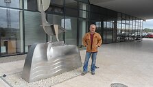 Klaudijus Pūdymas prie naujausio savo kūrinio &bdquo;Rytas&ldquo;. 