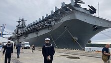 Klaipėdoje vie&scaron;i JAV desantinis laivas &bdquo;Kearsarge", atplukdęs apie 2 tūkst. įgulos narių