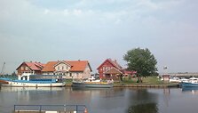 Mingė dažnai vadinama Lietuvos Venecija &ndash; kaimelio gyventojus skiria upė. Vieni pas kitus jie plaukia valtelėmis. 