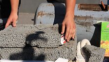 Muitininkai aptinka vis įmantriau paslėptas cigaretes