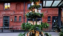 Eglutė I.Simonaitytės bibliotekos kieme