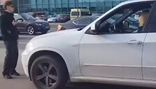 Jaunuoliai BMW vairuotojai neleido vykti dviračių taku