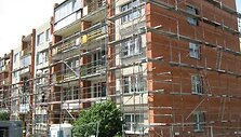 Klaipėdoje, Nidos gatvėje renovuojant daugiabutį statybos darbus vykdžiusi bendrovė bankrutavo. 