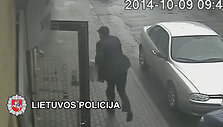 Pareigūnai i&scaron;tyrė apiplė&scaron;imą Plungės juvelyrinėje parduotuvėje.