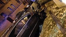 Mamos automobilį paėmęs 18-metis Klaipėdoje rėžėsi į sieną.