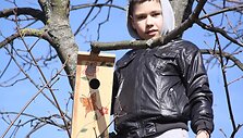 Parke i&scaron;kelti moksleivių ir studentų inkilai.