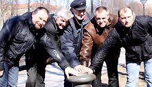 Dalis aplink pasaulį plaukusios jachtos &bdquo;Lietuva&ldquo; įgulos. I&scaron; viso vyrai plaukė a&scaron;tuoniese.