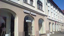 Angli&scaron;kos i&scaron;kabos bei firminiai ženklai užkliuvo valdininkams, anot jų, &scaron;alia turi kabėti i&scaron;kaba ir lietuvių kalba.