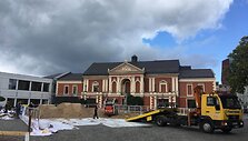 Į Teatro aik&scaron;tę Klaipėdoje suvežta tonos smėlio.