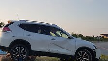 Ant akmenų užlėkęs &bdquo;Nissan&ldquo;