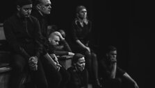 Oskaras Kor&scaron;unovas Klaipėdos dramos teatre stato spektaklį &bdquo;Mūsų klasė&ldquo;.