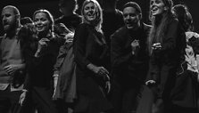 Oskaras Kor&scaron;unovas Klaipėdos dramos teatre stato spektaklį &bdquo;Mūsų klasė&ldquo;.